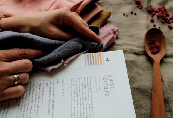 książka o farbowaniu tkanin